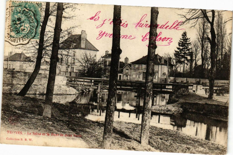 Carte postale ancienne Troyes - La Seine et le Pont de deuy liards à Troyes