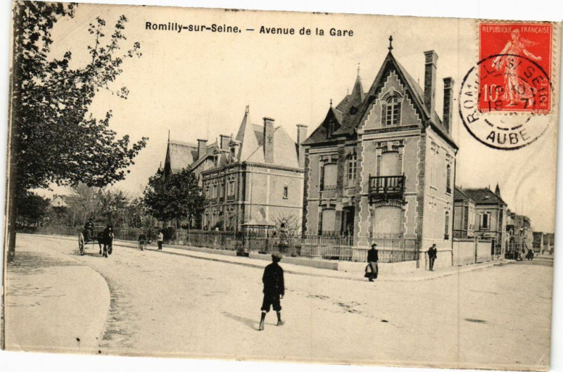 Carte postale ancienne Romilly-sur-Seine - Avenue de la Gare à Romilly-sur-Seine