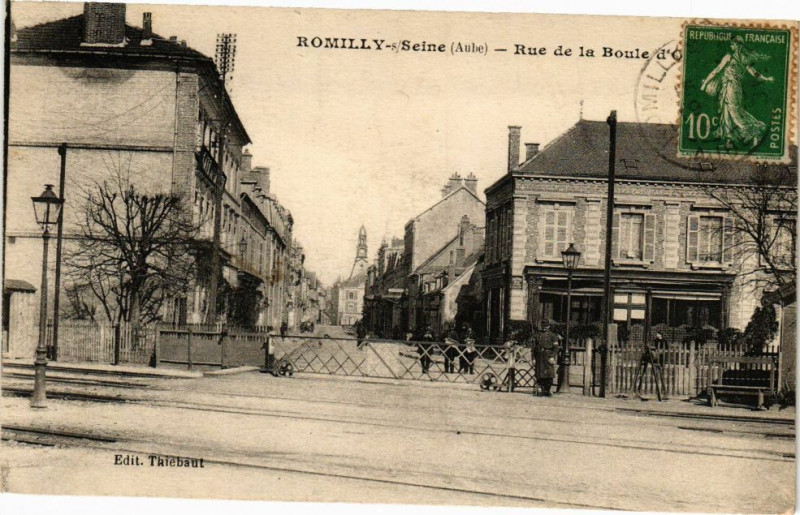 Carte postale ancienne Romilly-sur-Seine - Rue de la Boule d'Or à Romilly-sur-Seine