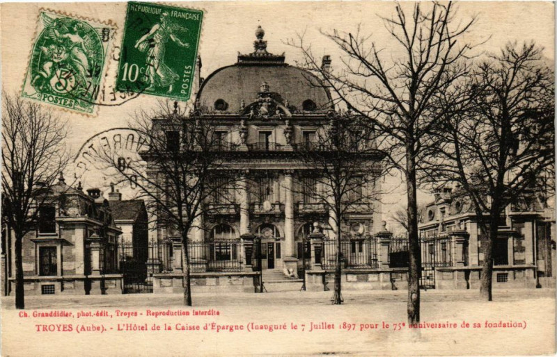 Carte postale ancienne Troyes - Caisse d'Epargne à Troyes