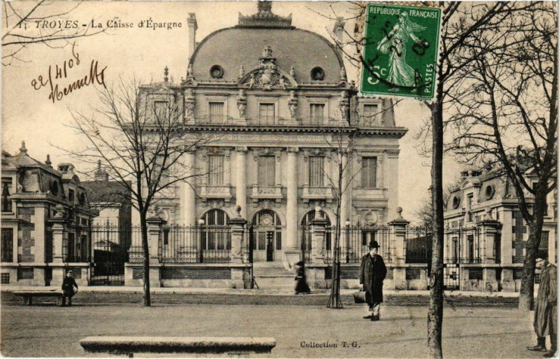 Carte postale ancienne Troyes - Caisse d'Epargne à Troyes