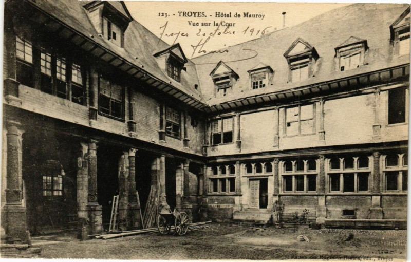 Carte postale ancienne Troyes - Hotel de Mauroy à Troyes