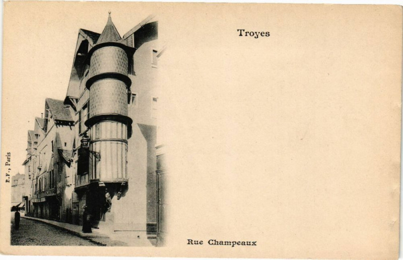 Carte postale ancienne Troyes - Rue Champeaux à Troyes