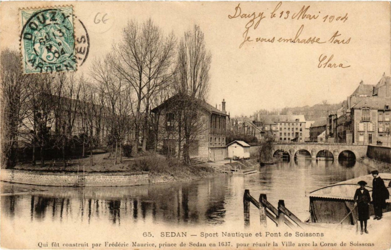 Carte postale ancienne Sedan Sport Nautique et Pont de Soissons à Sedan
