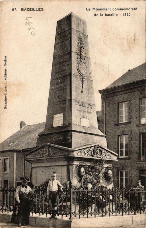 Carte postale ancienne Bazeilles Le Monument commémoratif de la bataille à Bazeilles