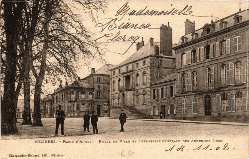 Carte postale ancienne Mezieres Place d'Armes