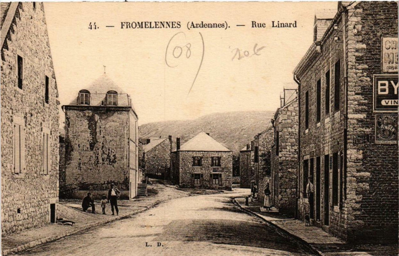 Carte postale ancienne Fromelennes Rue Linard à Fromelennes