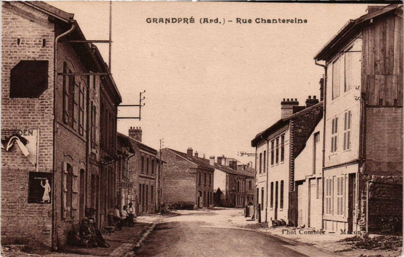 Carte postale ancienne Grandpre Rue Chantereine à Grandpré