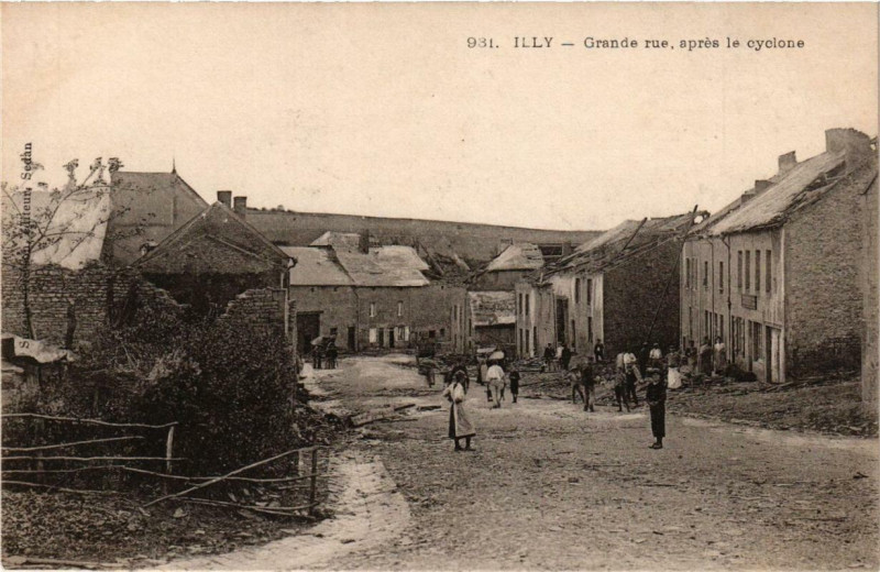 Carte postale ancienne Illy Grande rue, apres le cyclone à Illy