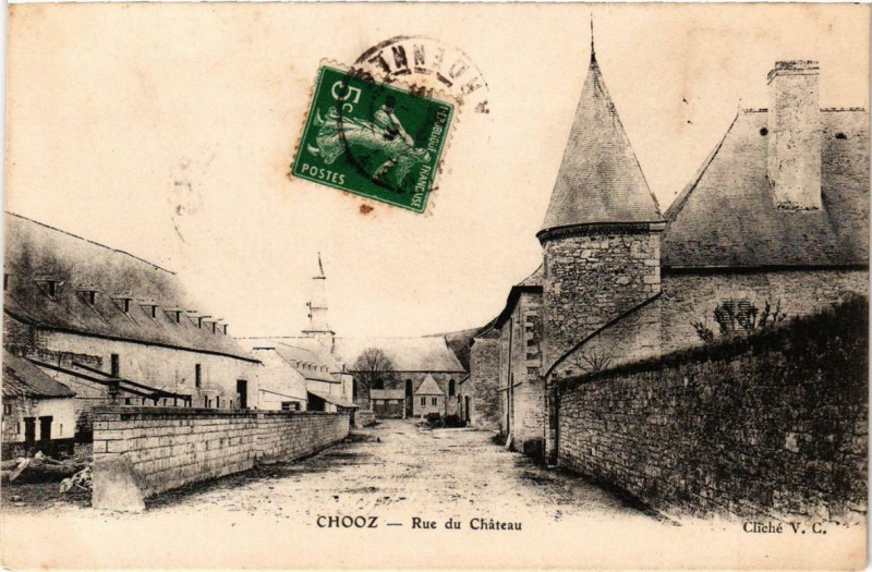 Carte postale ancienne Chooz Rue du Chateau à Chooz