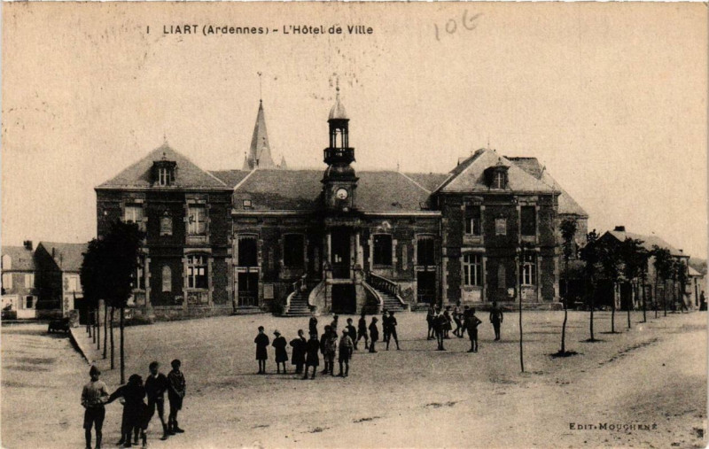 Carte postale ancienne Liart L'Hotel de Ville à Liart