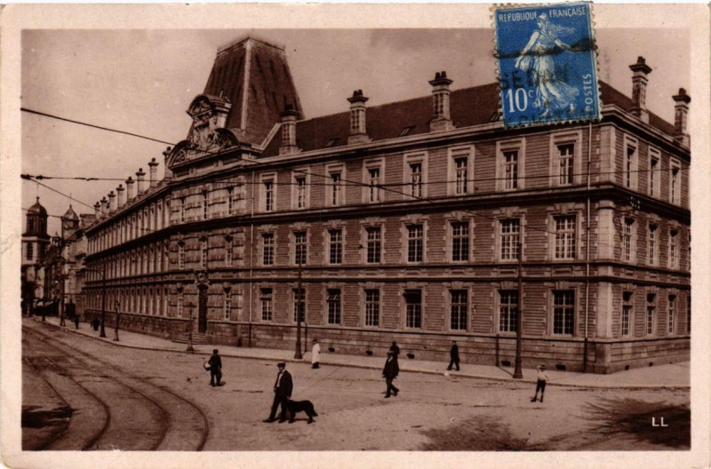 Carte postale ancienne Sedan Le Collége à Sedan