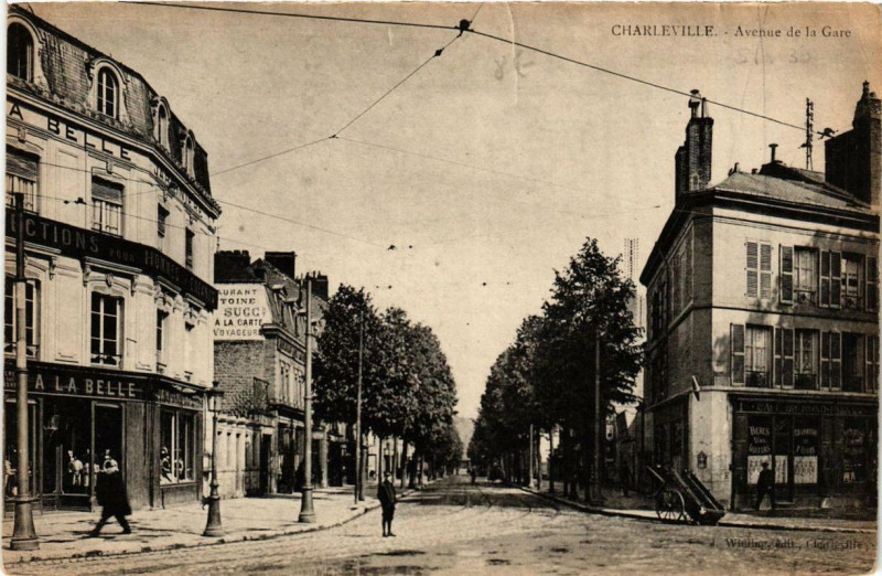 Carte postale ancienne Charleville Avenue de la Gare