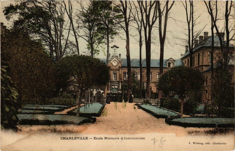 Carte postale ancienne Charleville Ecole Normale d'Institutrices