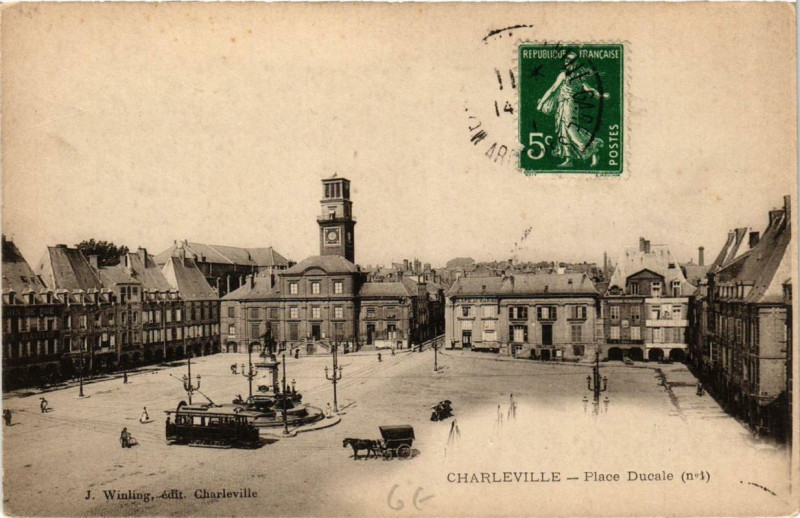 Carte postale ancienne Charleville Place Ducale