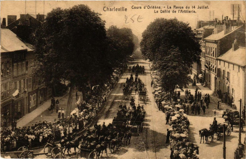 Carte postale ancienne Charleville Cours d'Orleans