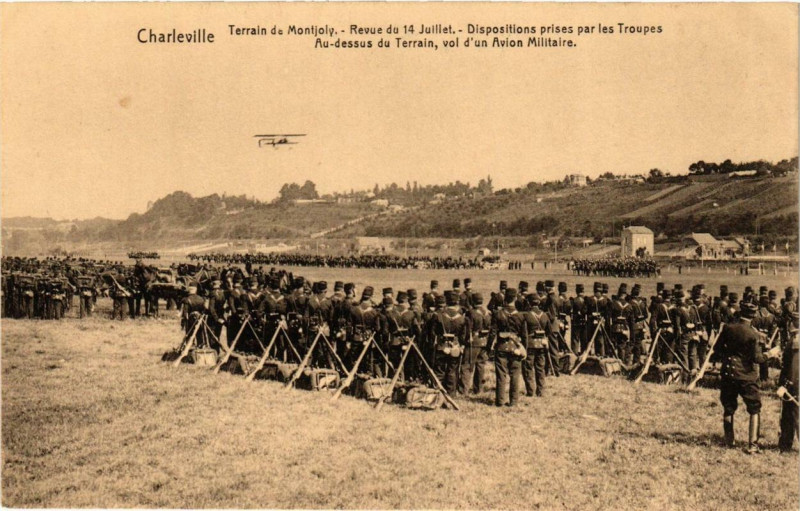 Carte postale ancienne Charleville Terrain de Montjoly