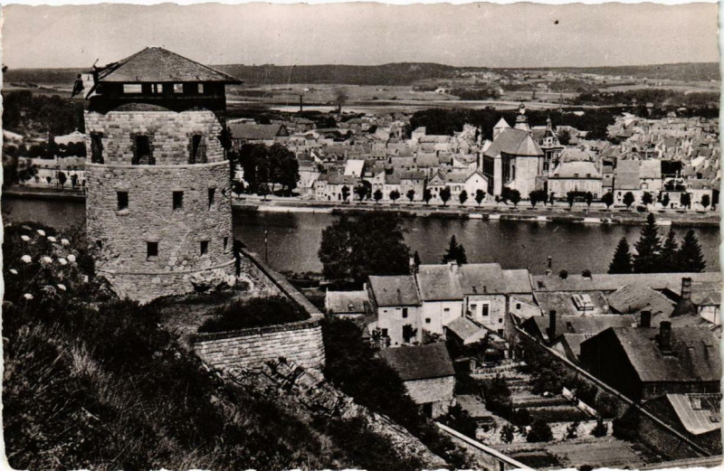 Carte postale ancienne Givet La Tour Gregoire à Givet