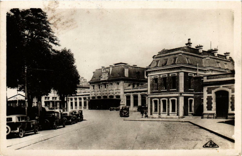 Carte postale ancienne Charleville Vallée de la Meuse, La Gare