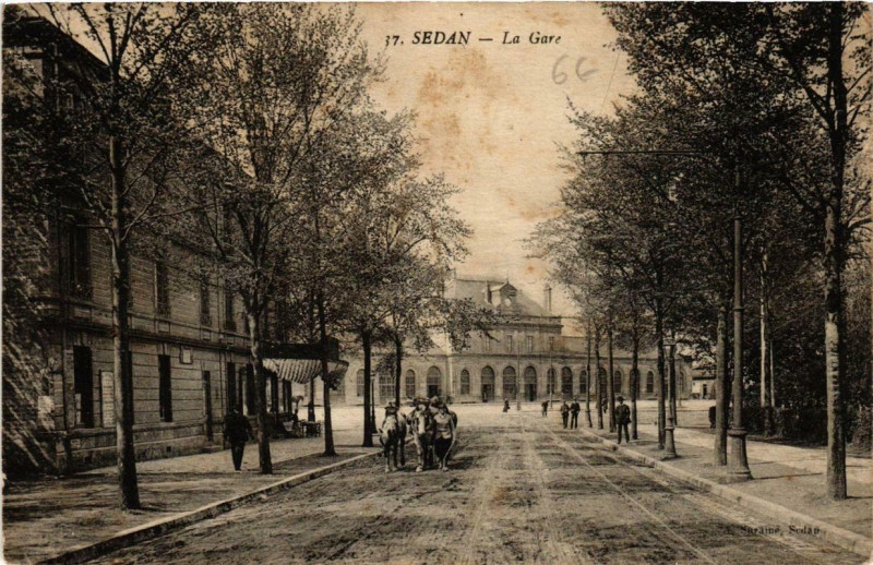Carte postale ancienne Sedan La Gare à Sedan