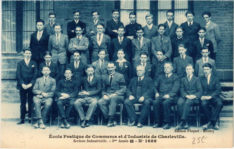 Carte postale ancienne Charleville Section Industrielle, 3me Année