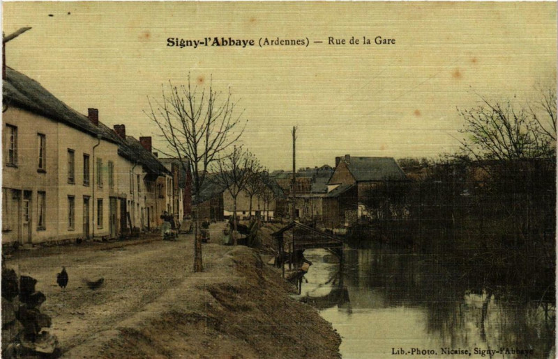 Carte postale ancienne Signy-l'Abbaye Rue de la Gare à Signy-l'Abbaye