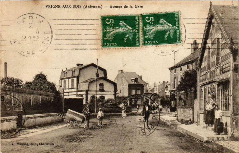 Carte postale ancienne Vrigne-aux-Bois Avenue de la Gare à Vrigne aux Bois