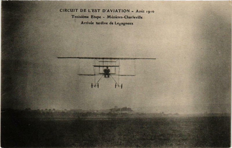 Carte postale ancienne Charleville Arrivée tardive de Legagneux