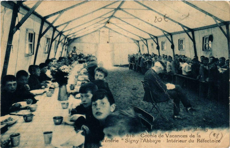 Carte postale ancienne Colonie de Vacances de la Venerie, Intérieur