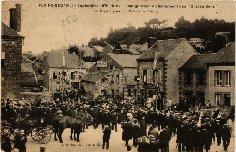 Carte postale ancienne Floing-Sedan Le Depart pour le Plateau de Floing à Floing