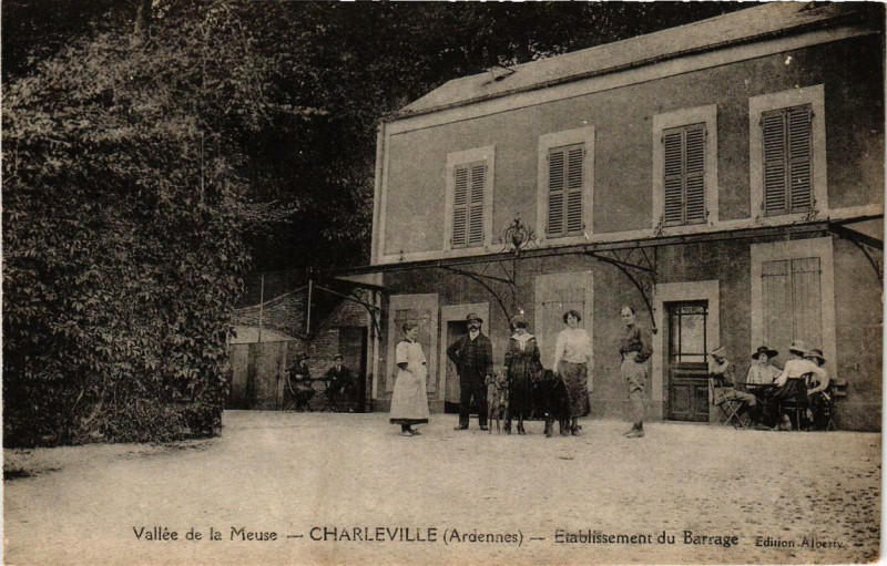 Carte postale ancienne Charleville Etablissement du Barrage