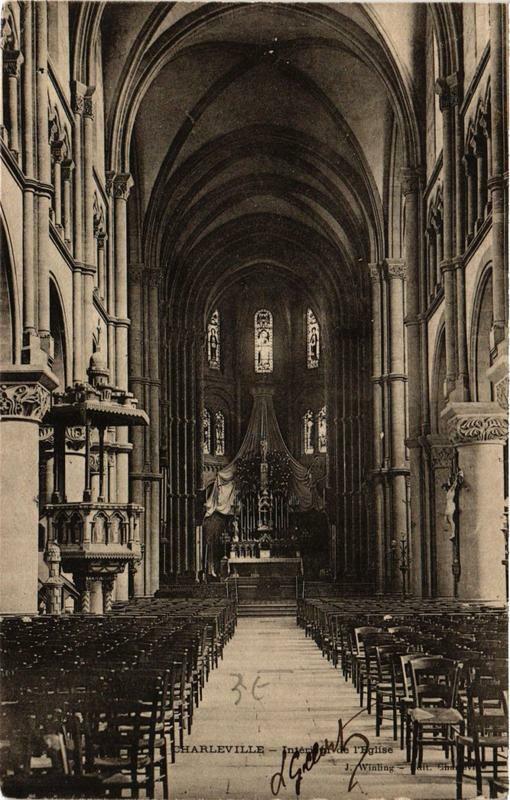 Carte postale ancienne Charleville Intérieur de Eglise