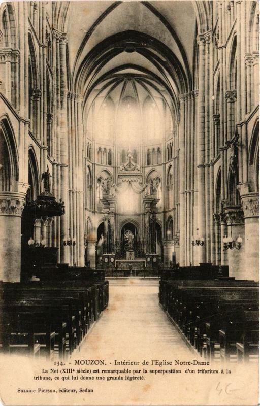 Carte postale ancienne Mouzon Intérieur de Eglise Notre-Dame à Mouzon