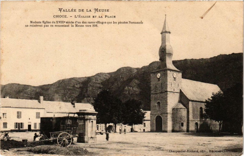 Carte postale ancienne Chooz Eglise et la Place à Chooz
