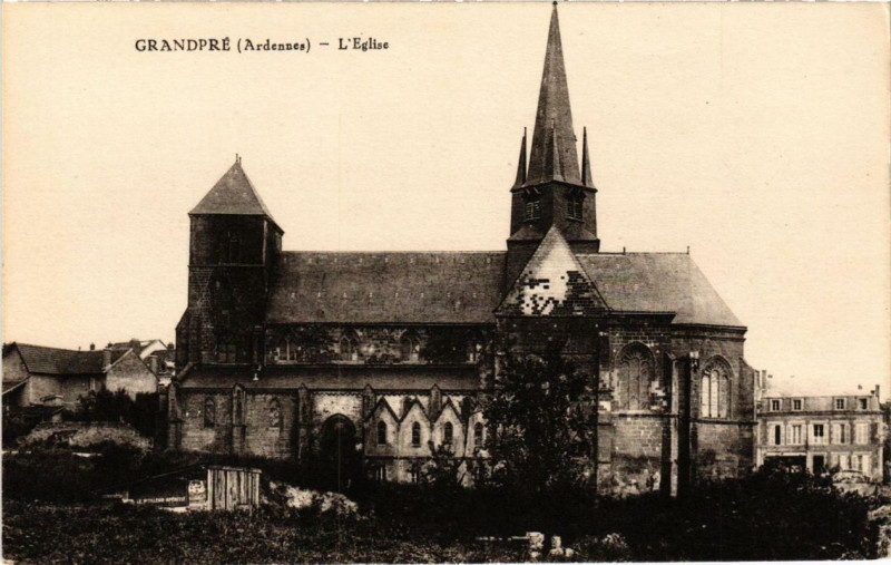 Carte postale ancienne Grandpre Eglise à Grandpré