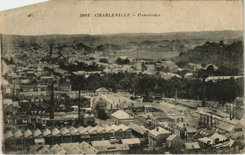 Carte postale ancienne Charleville - Panorama