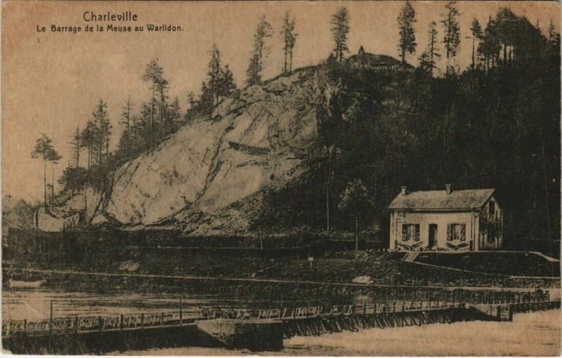 Carte postale ancienne Charleville - Le barrage de la meuse au warlidon