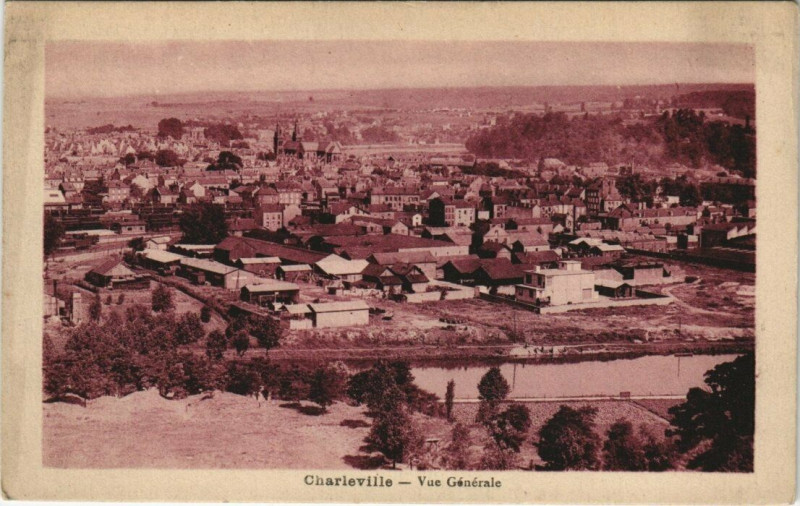 Carte postale ancienne Charleville - Vue générale