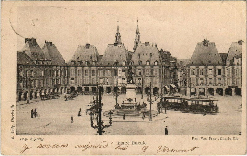 Carte postale ancienne Charleville - Place ducale