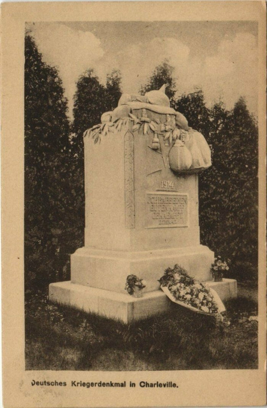 Carte postale ancienne Deutsches kriegerdenkmal in Charleville