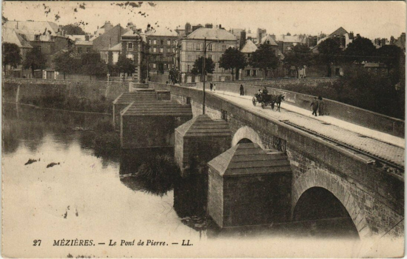 Carte postale ancienne Mezieres - Le pont de pierre