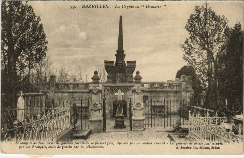 Carte postale ancienne Bazeilles - La crypte ou Ossuaire à Bazeilles