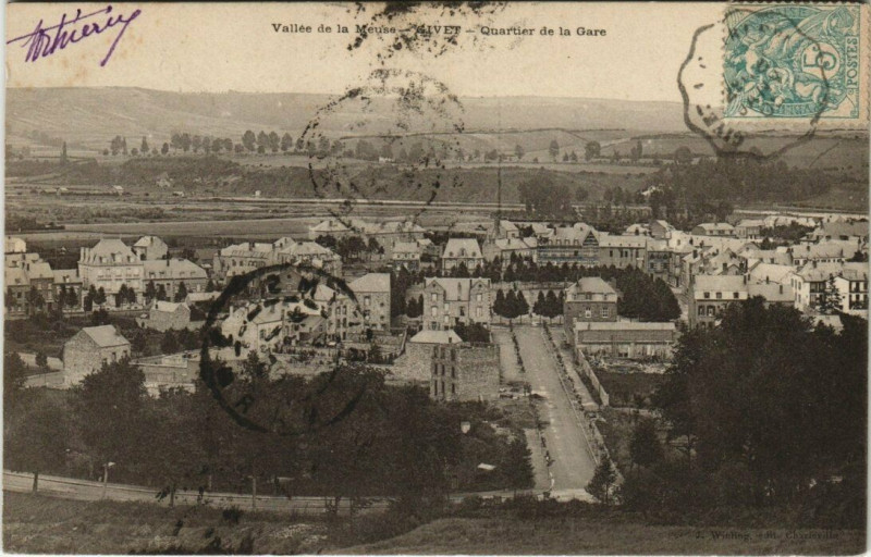 Carte postale ancienne Givet - Quartier de la gare à Givet