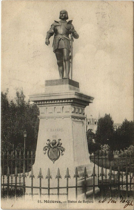 Carte postale ancienne Mezieres - Statue de bayard