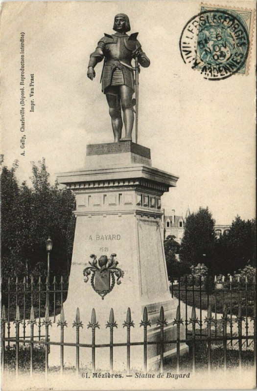 Carte postale ancienne Mezieres - Statue de bayard