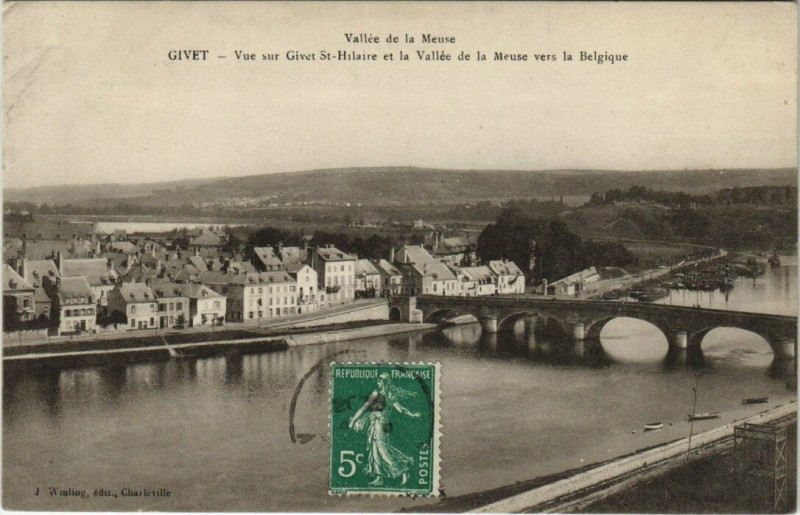 Carte postale ancienne Givet - vue sur Givet Saint-Hilaire et la vallée de la meuse vers à Givet