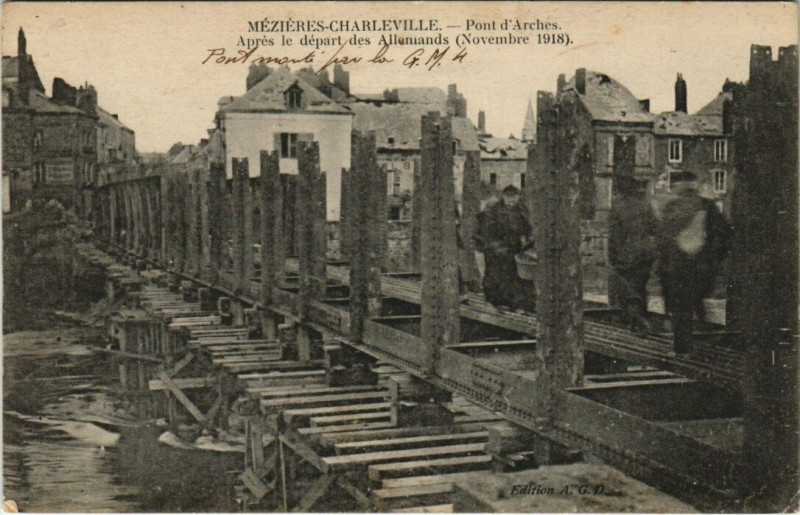 Carte postale ancienne Mezieres - Charleville - Pont d'arches