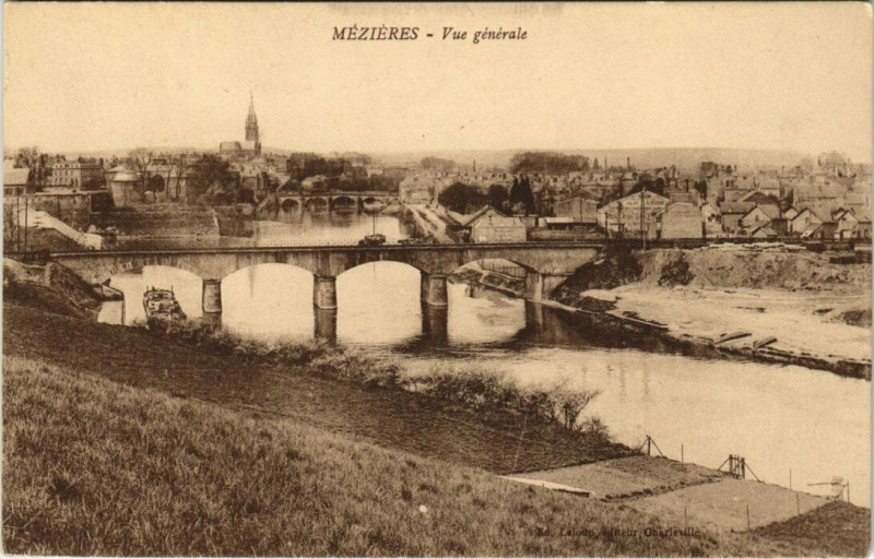 Carte postale ancienne Mezieres - Vue générale