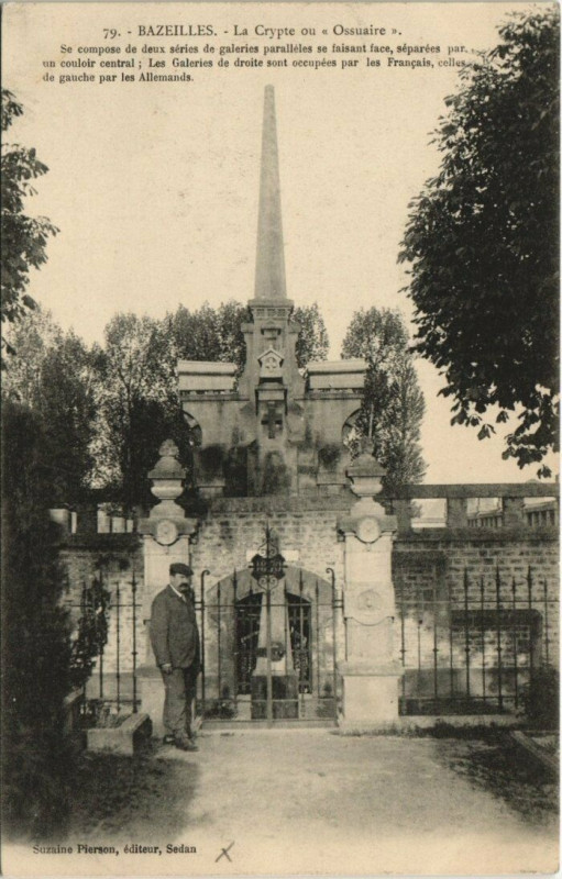 Carte postale ancienne Bazeilles - La crypte ou Ossuaire à Bazeilles