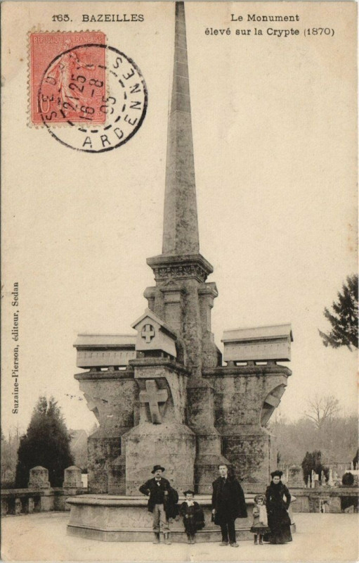 Carte postale ancienne Bazeilles - Le monument sleve sur la crypte à Bazeilles